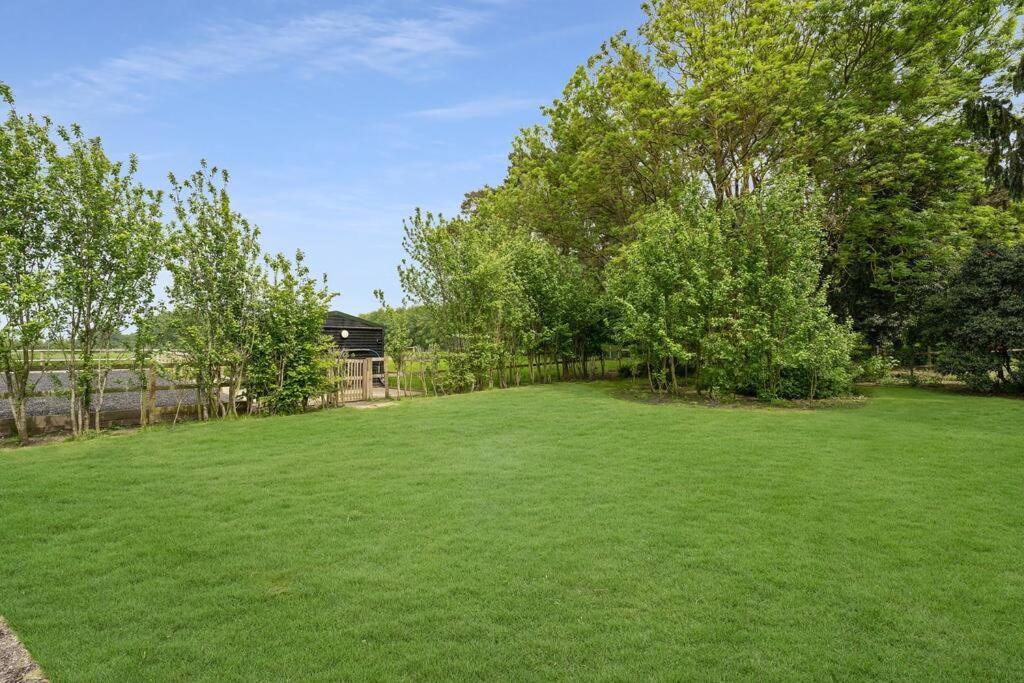 Local Walks Pub Gardens Pet Friendly Landscaped Gardens And Free Private Parking Villa Doddington  Dış mekan fotoğraf